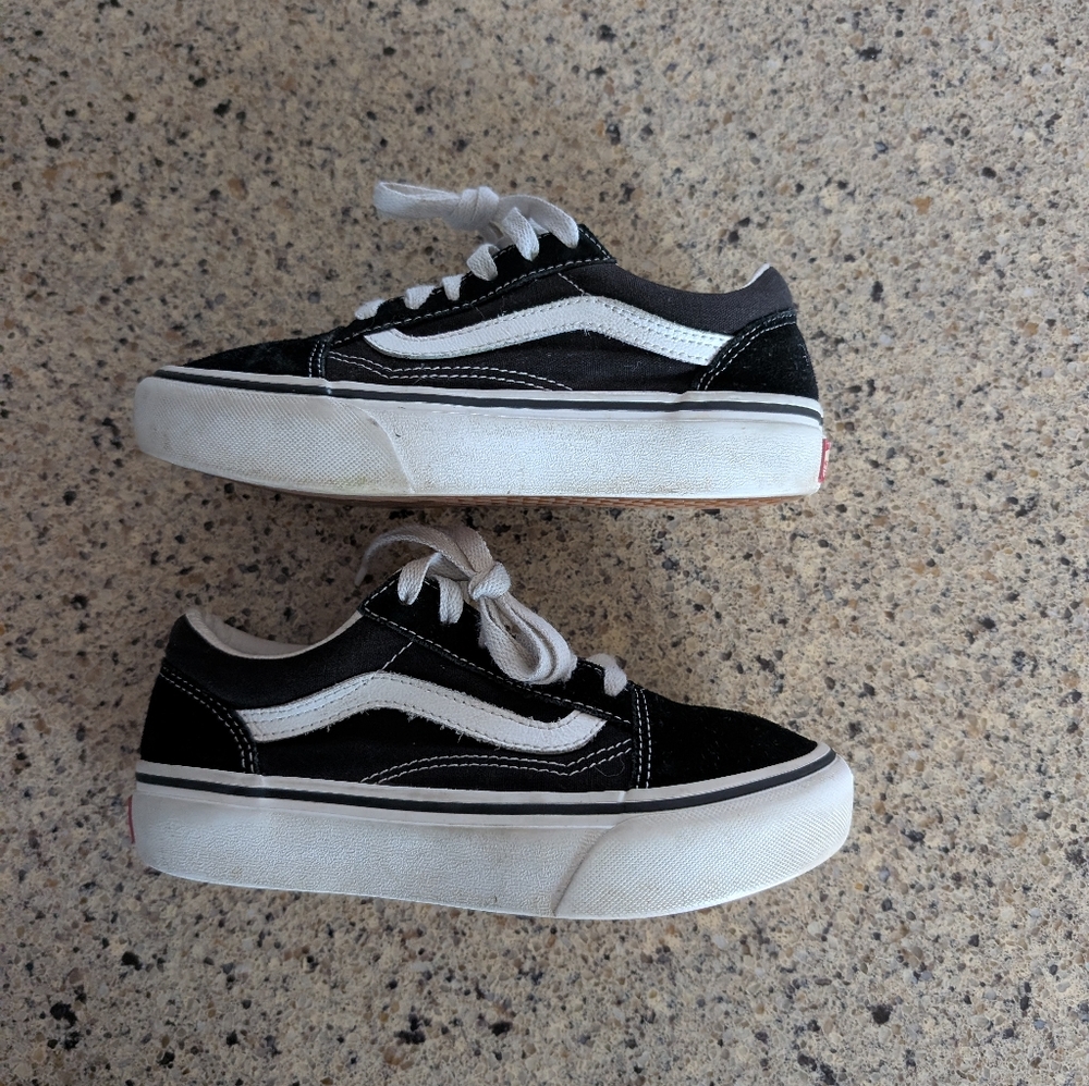 Vans Old Skool Black White Low Classic Skate Shoes Size 2.5Y Youth Boy